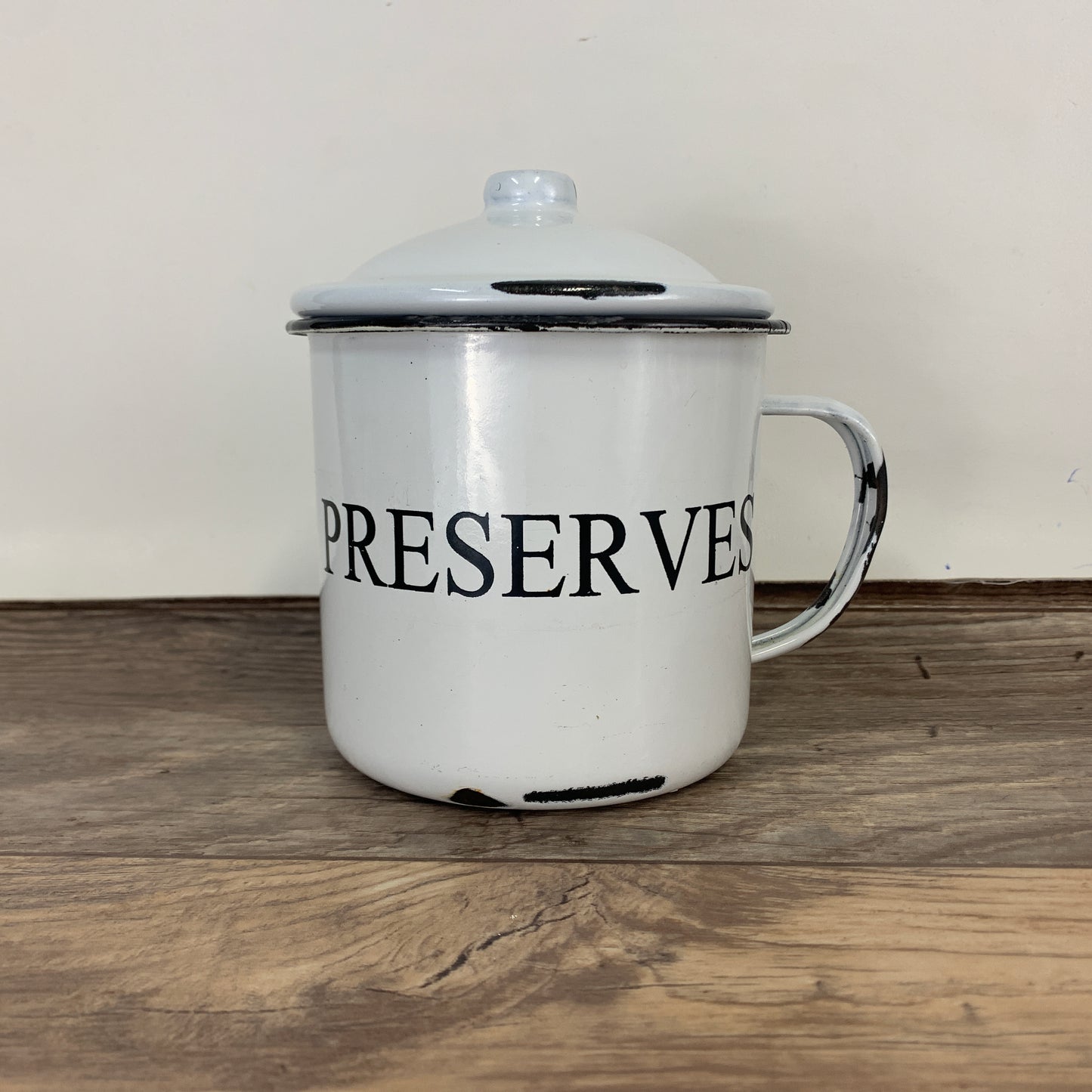White Enamel Mug with Lid and Preserves in Black Lettering