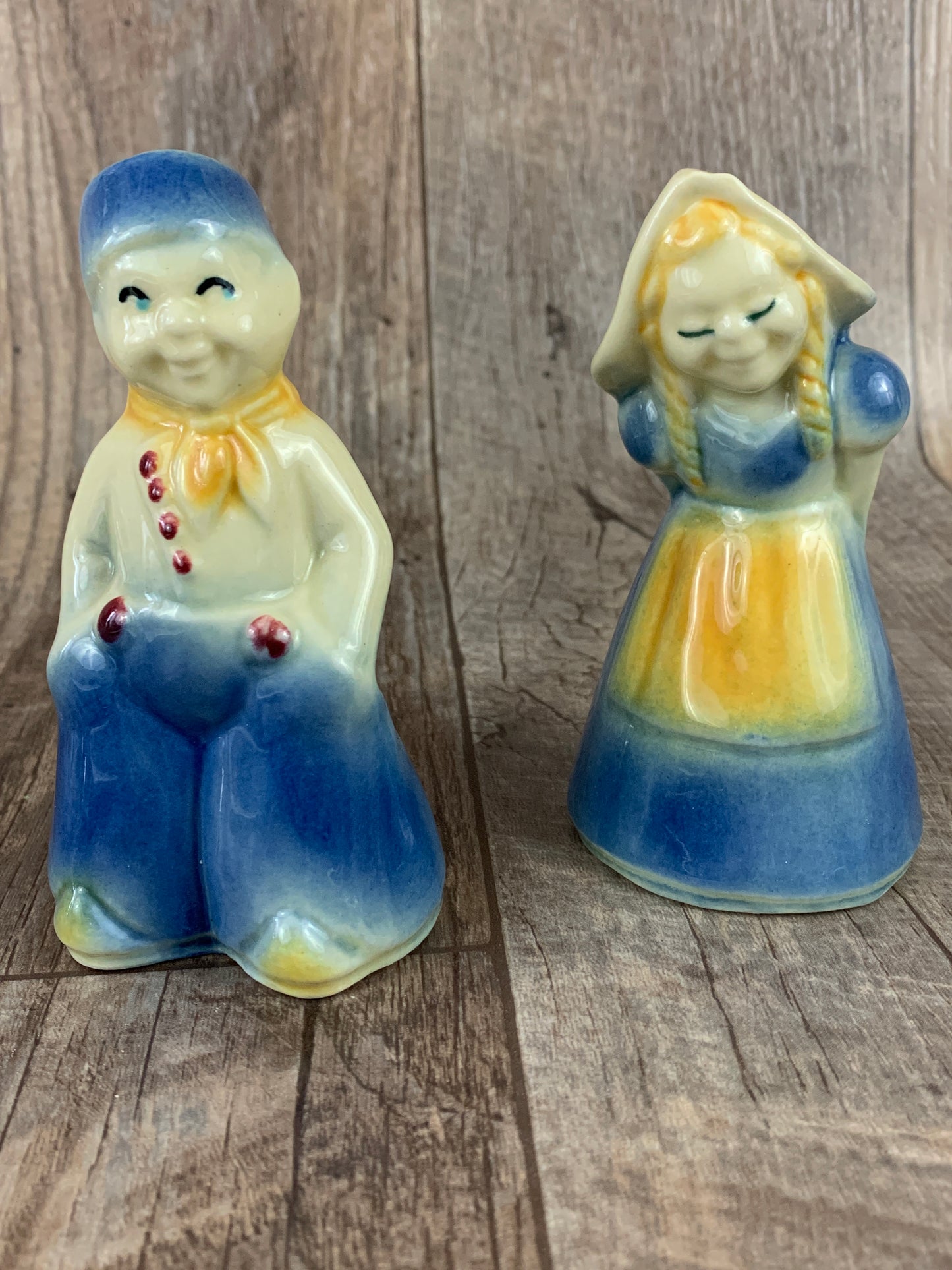 USA Potteries Vintage Ceramic Dutch Boy and Girl Salt and Pepper Shakers