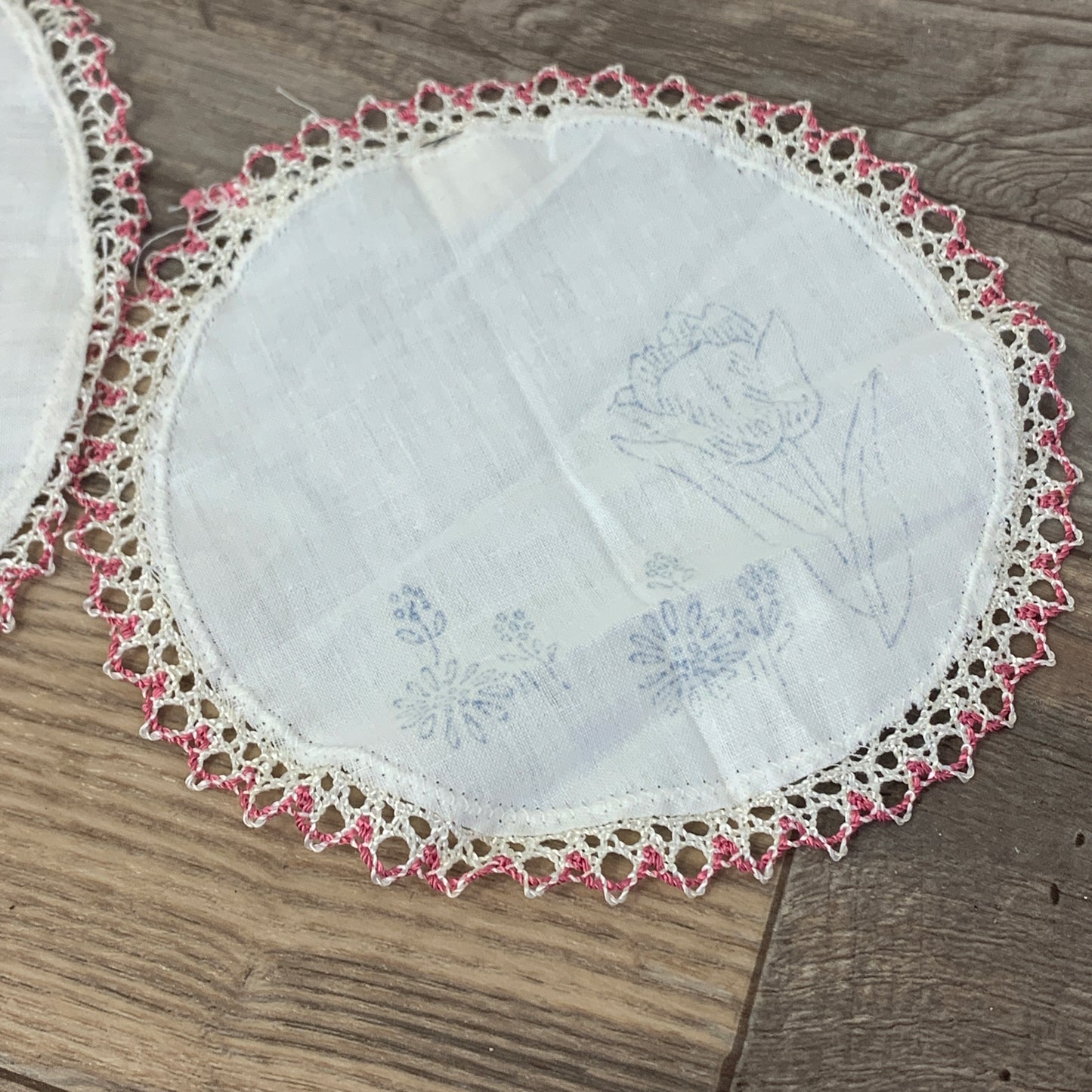 Vintage Doilies with Bobbin Lace DIY Embroidery Blanks, NOS Table Scarf with Iron on Transfers