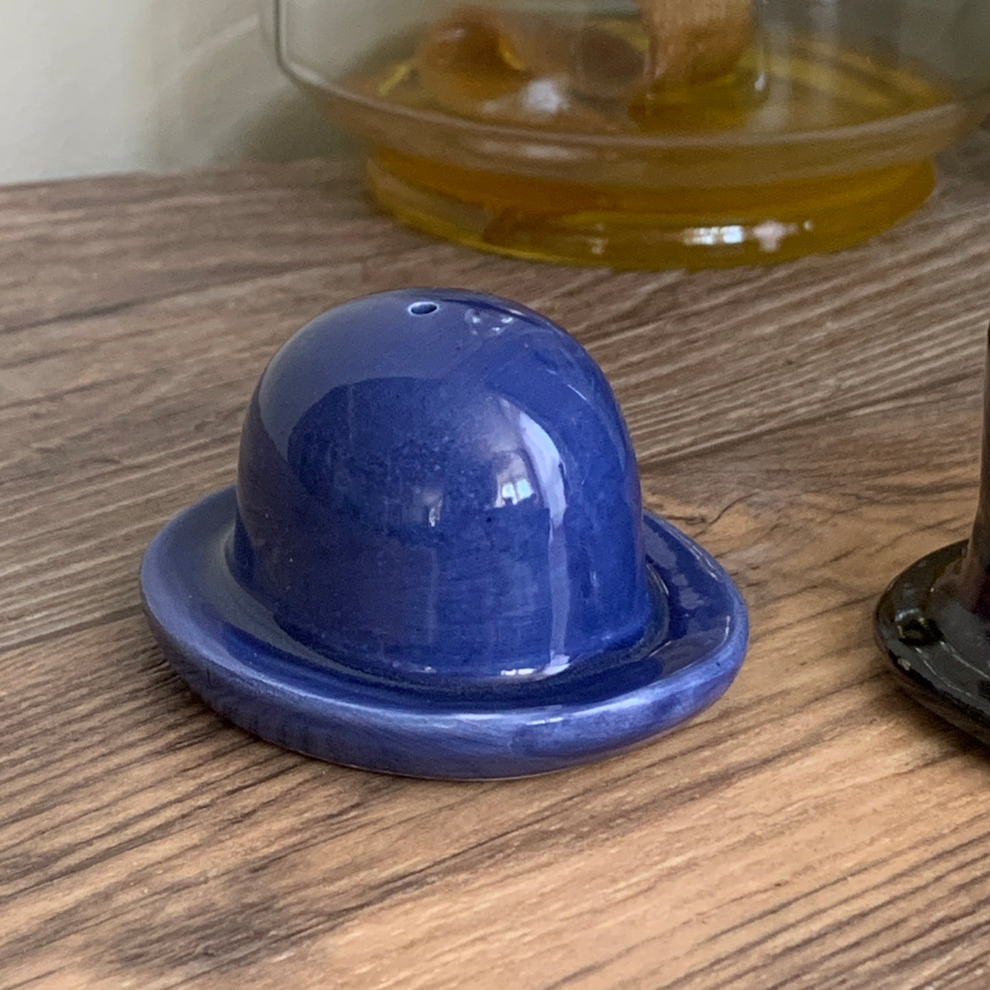Ceramic Salt and Pepper Shakers, Top Hat and Bolero Hat