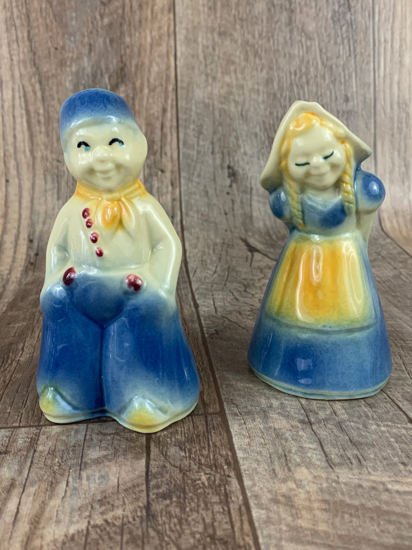 USA Potteries Vintage Ceramic Dutch Boy and Girl Salt and Pepper Shakers