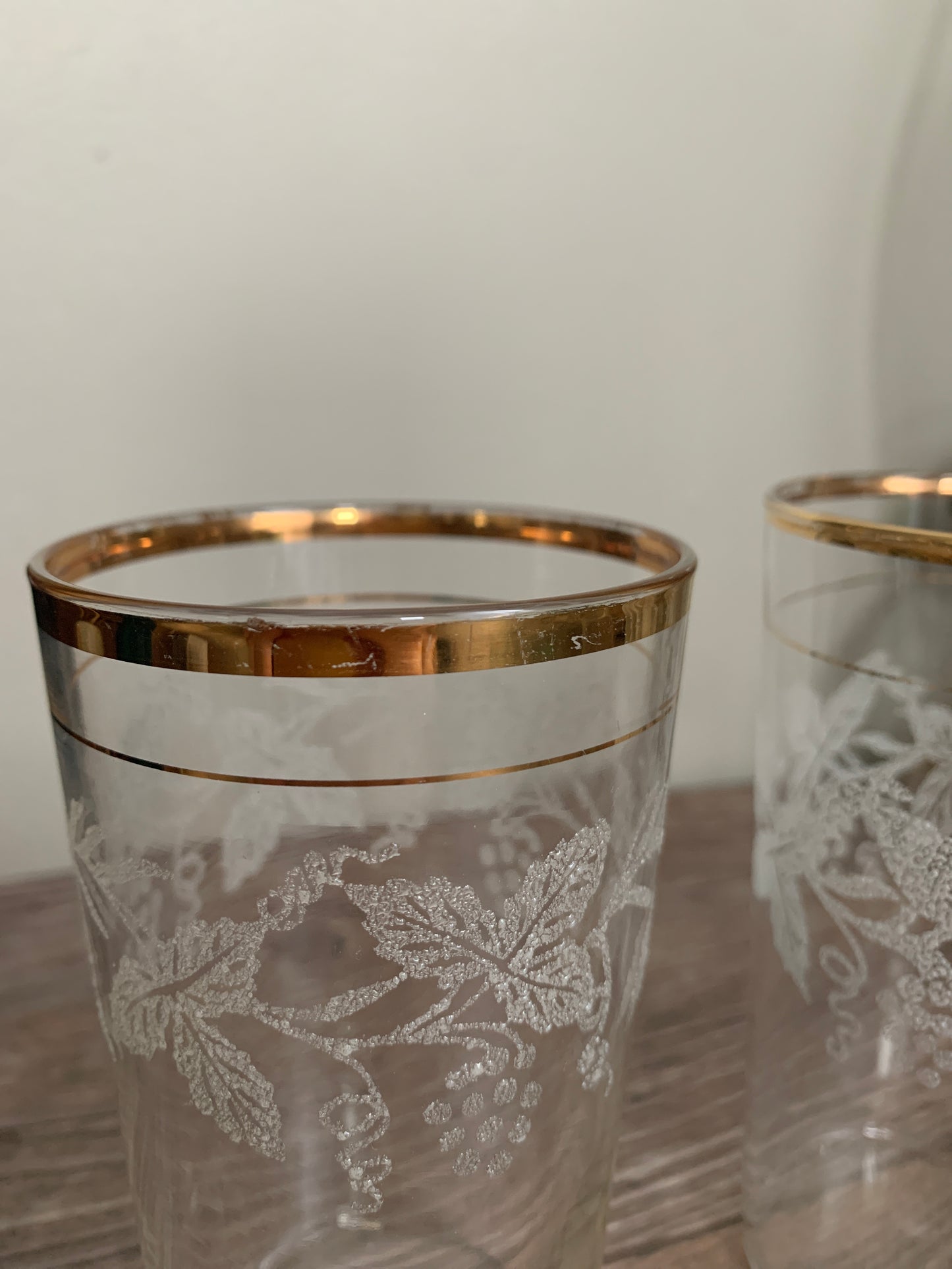 Vintage Cocktail Glasses in Wire Caddy with Frosted Grapevine Pattern Gold Trim Vintage Barware