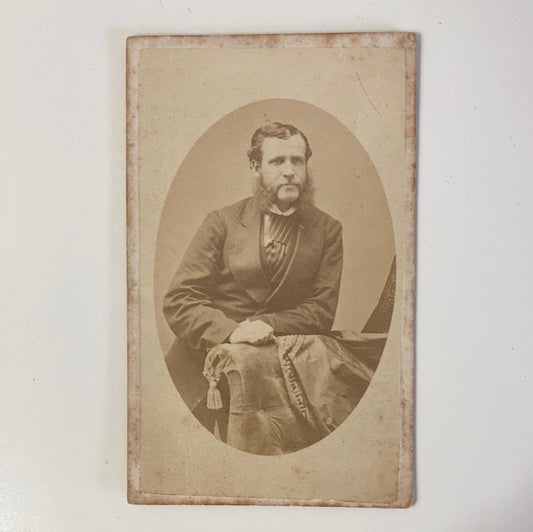 Antique Sepia Photograph Card of a Man with Sideburns Cartes des Visites