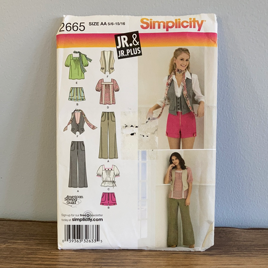 Juniors Shorts Pants Top Vest and Scarf Sewing Pattern Size 5 to 16 Simplicity 2665