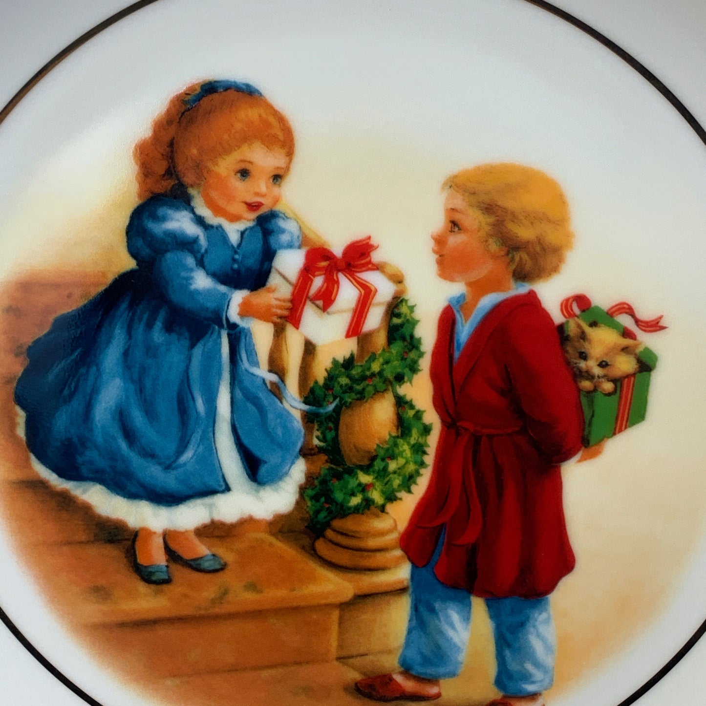 Avon Vintage Christmas Collector Plate Christmas Memories Fourth Edition Celebrating the Joy of Giving