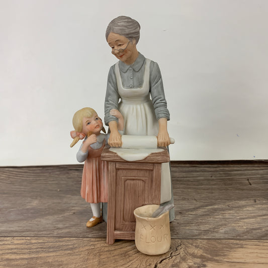 Treasured Memories Grandma's Cookies Vintage Enesco Figurine