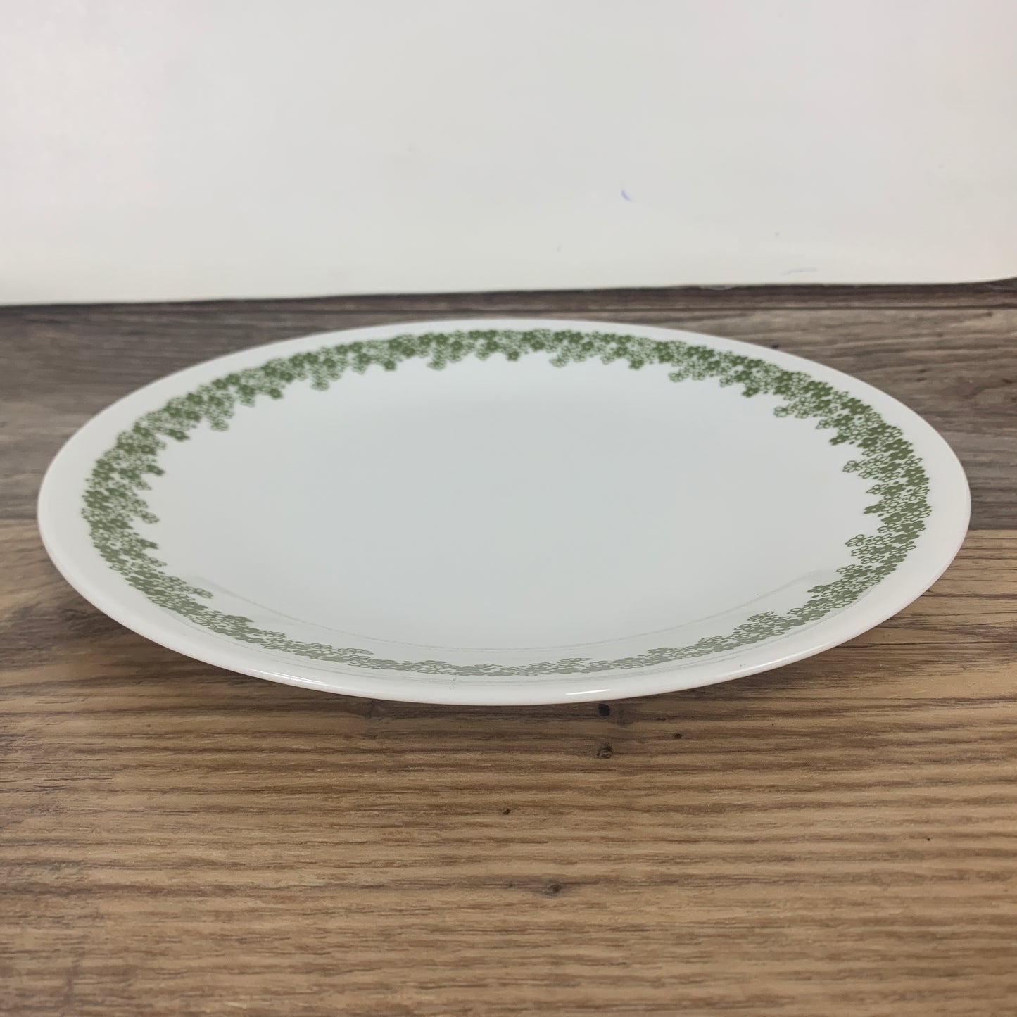 Corelle Salad Plate Spring Blossom Pattern Crazy Daisy Plate Salad Green and White Flowers