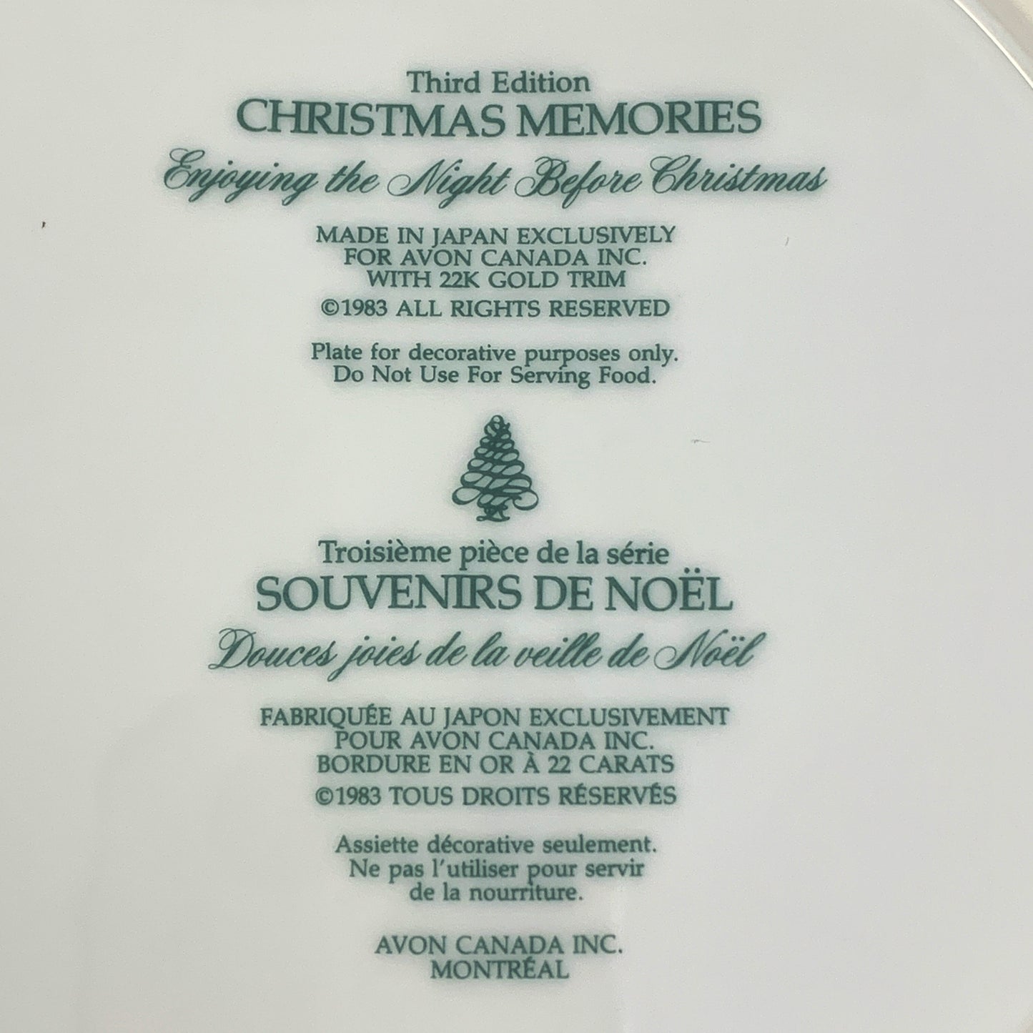 Avon Christmas Memories Third Edition Enjoying the Night Before Christmas 1983  Collector Plate