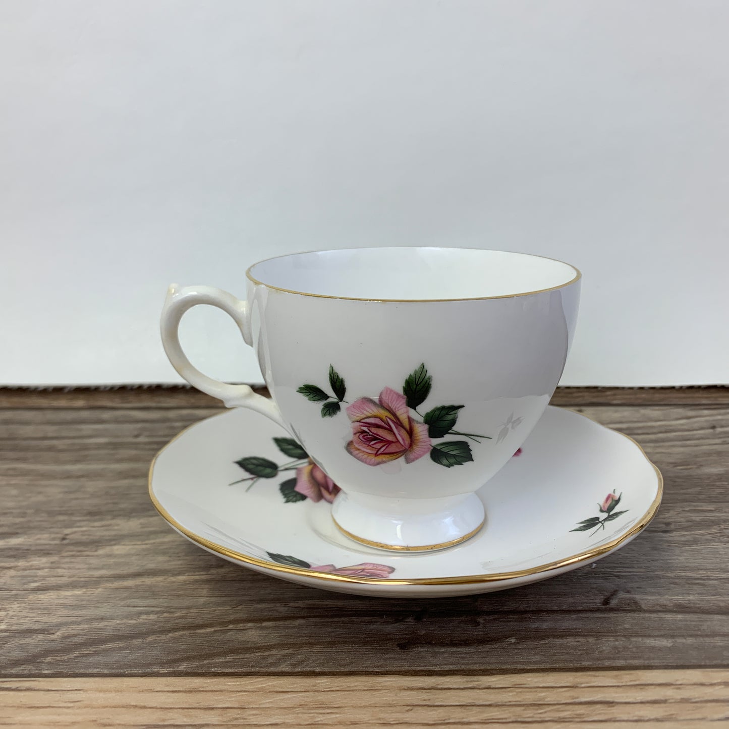 Vintage Floral Teacup with Pink and Red Roses Royal Vale English Teacup