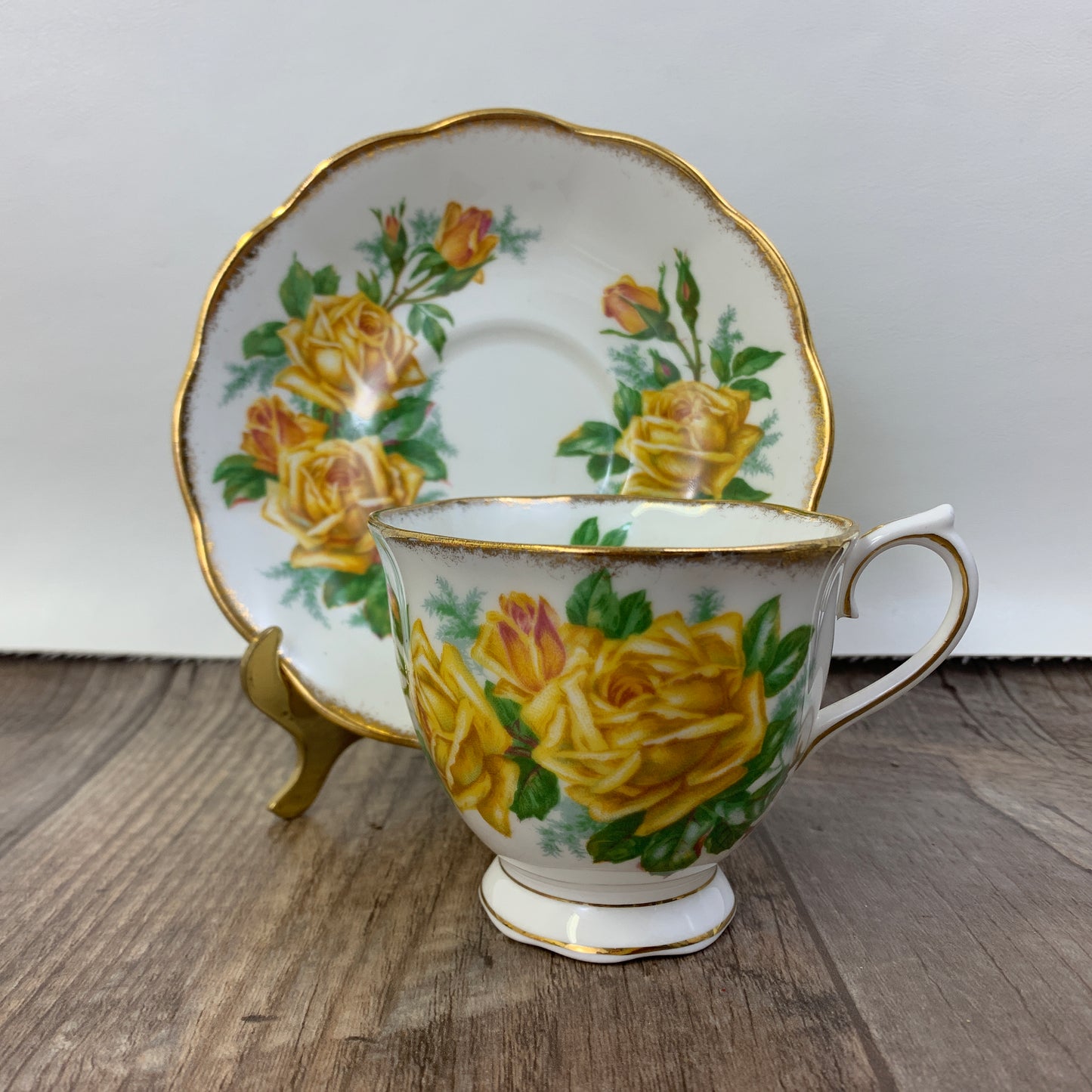 Royal Albert Tea Rose Vintage Teacup with Yellow Roses 1940s Tea Cup and Saucer Countess Shape