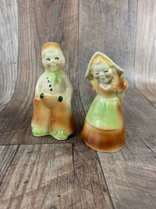 Dutch Boy and Girl Vintage Ceramic Salt and Pepper Shakers Vintage Kitchen Decor