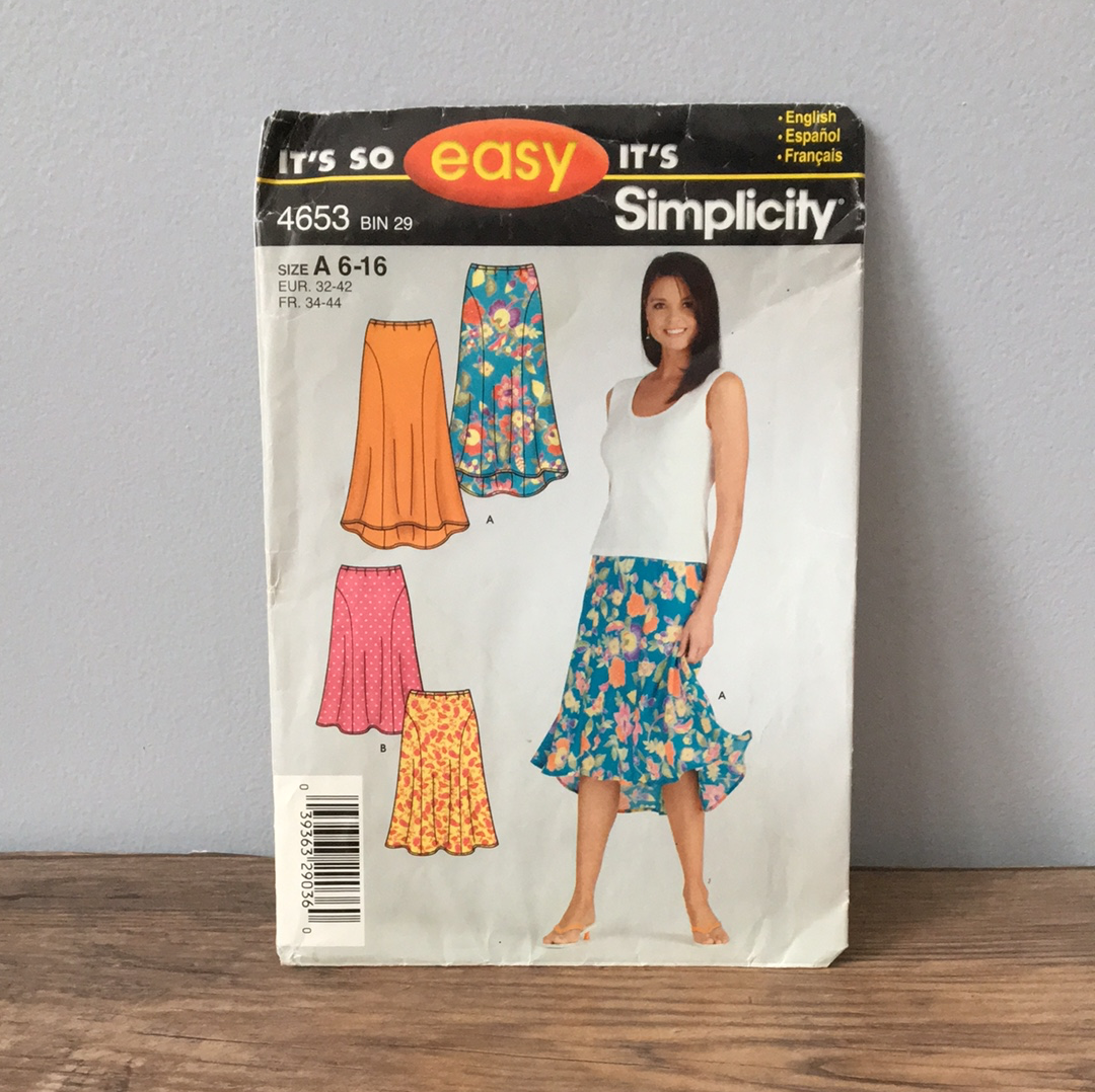 Ladies Knee Length Skirt Sewing Pattern Size 6 to 16 Simplicity 4653